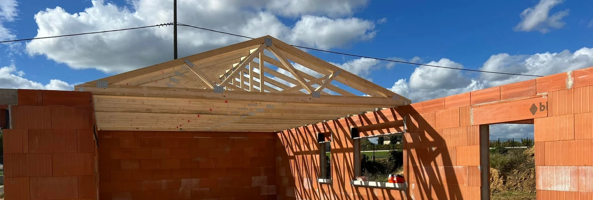 À propos MT BOIS | Rénovation de couverture à Salleboeuf